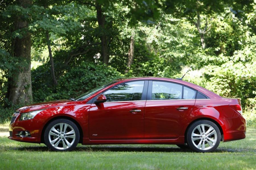  Chevrolet Cruze 2011 года  (фото 40 из 61)